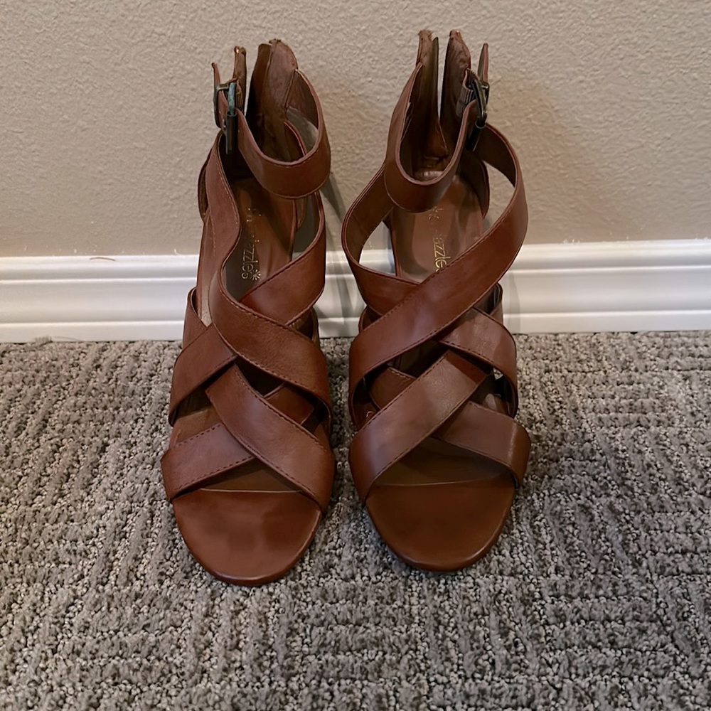 Size 8.5 Shoedazzle Brown Sandal heels